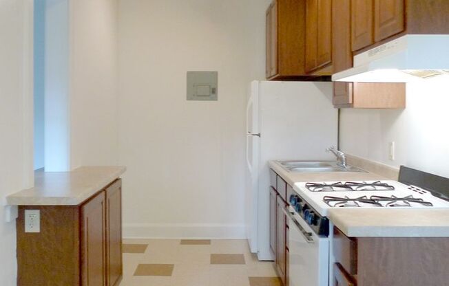 2 beds, 1 bath, 816 sqft, $1,290, Unit 24 - 202