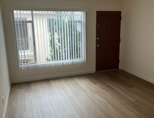 1 bed, 1 bath, 700 sqft, $2,100, Unit 8