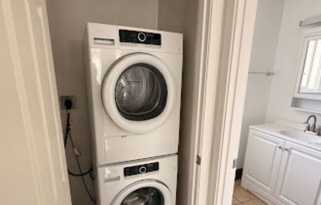 1 bed, 1 bath, 700 sqft, $1,550, Unit 212