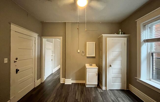 Studio, 1 bath, 270 sqft, $645, Unit 214