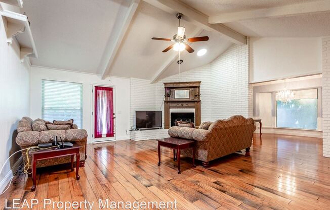 2312 Teakwood Ln