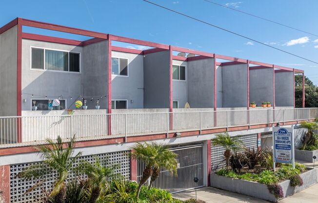 5 Sea Breeze Townhome Apartments (Venture)