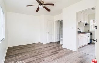 2 beds, 1 bath, $2,700