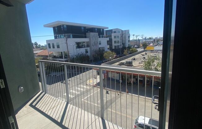 Studio, 1 bath, 436 sqft, $2,595, Unit Unit 303