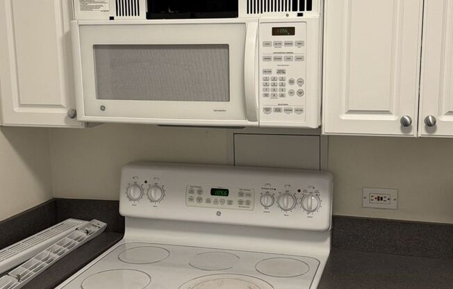 Studio, 1 bath, 611 sqft, $1,925, Unit 1910