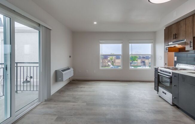 Studio, 1 bath, 300 sqft, $1,995, Unit 4840-27