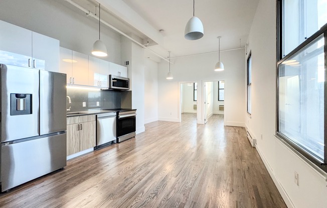 3 beds, 1 bath, $8,000, Unit 4K