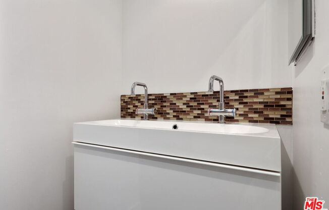 2 beds, 2 baths, 1,009 sqft, $3,500, Unit 414