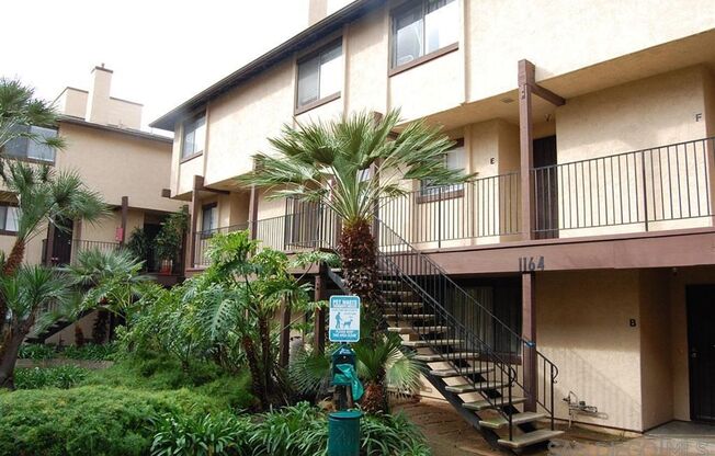 Remodeled 2bed. 2.5bath Townhouse