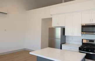 2 beds, 2 baths, 800 sqft, $2,495, Unit 4