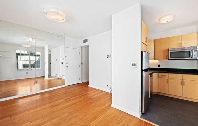 1 bed, 1 bath, $2,100, Unit Unit 204