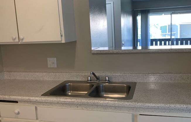 2 beds, 1 bath, 896 sqft, $2,050, Unit 108