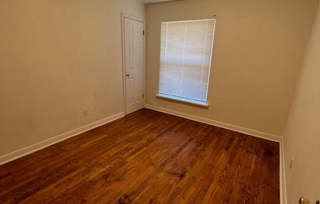 2 beds, 1 bath, $995