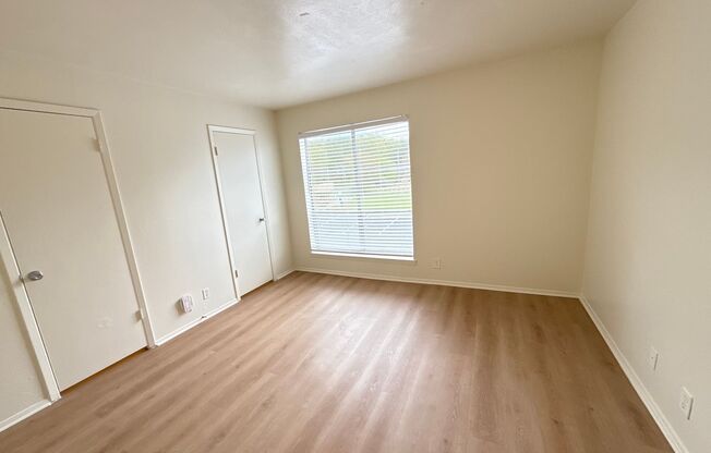 2 beds, 1 bath, 924 sqft, $1,875, Unit OPA-252