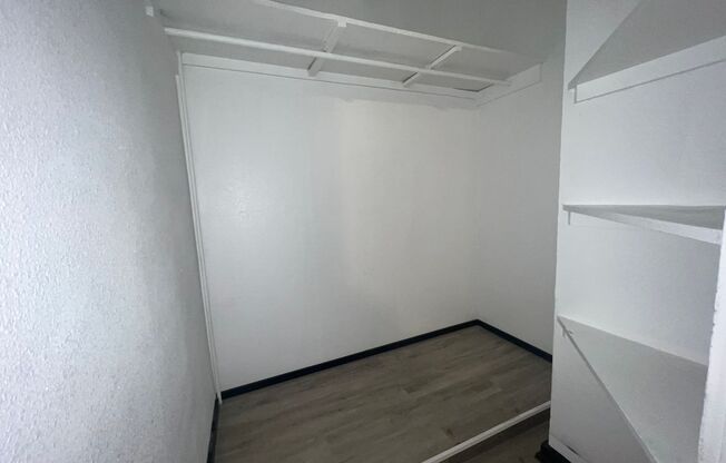 1 bed, 1 bath, 650 sqft, $800, Unit Unit 5