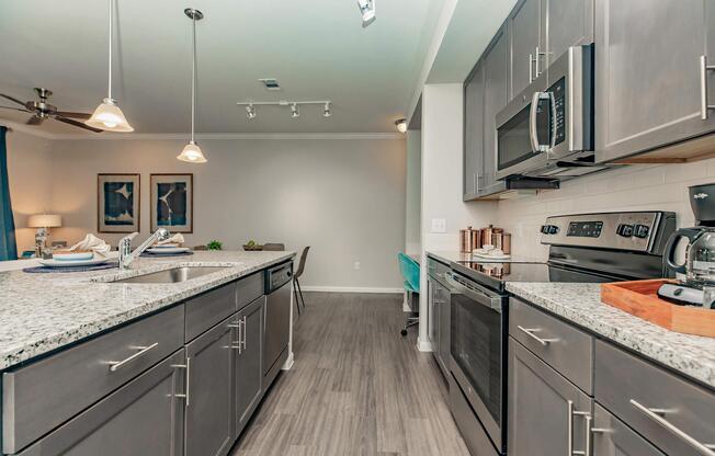 1 bed, 1 bath, 776 sqft, $1,250