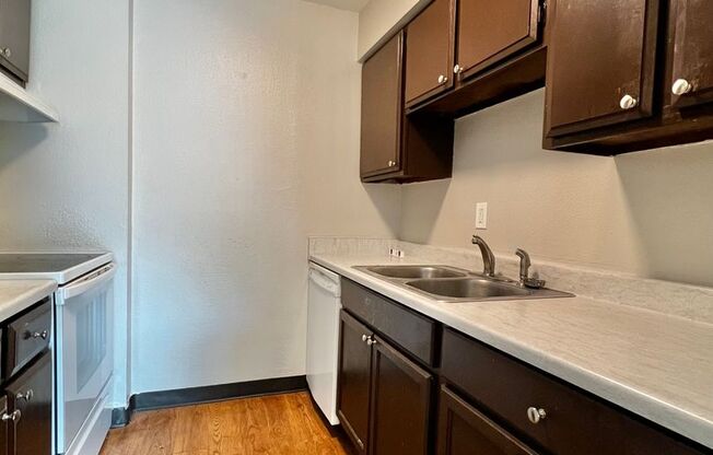 3 beds, 1.5 baths, 850 sqft, $1,395, Unit Unit 11