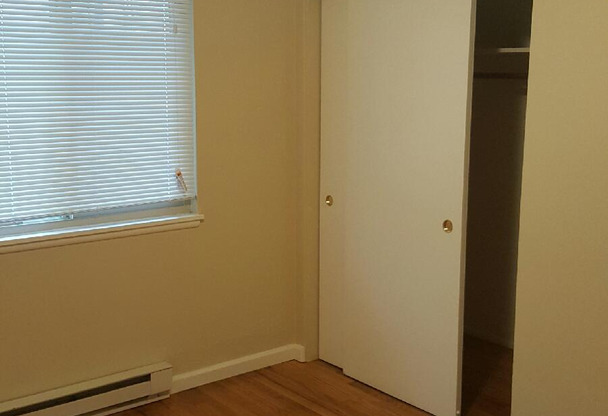 2 beds, 1 bath, 810 sqft, $2,095, Unit 07
