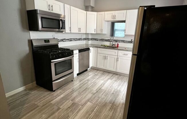 Beautiful 3-Bedroom Townhouse in Port Richmond! Available NOW!