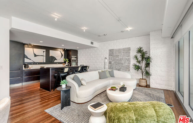 1 bed, 2 baths, 1,400 sqft, $5,500, Unit 10L