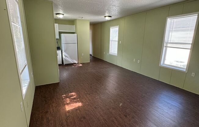 3 beds, 1 bath, $1,100