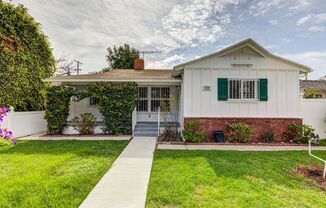 Exquisite 4-Bedroom, 2-Bathroom Home in Charming Venice Neighborhood!