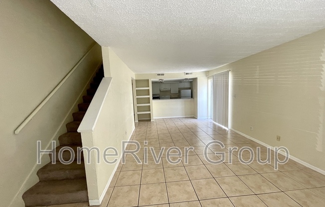 8517 LINCOLN CV DR