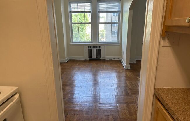 1 bed, 1 bath, 768 sqft, $1,400, Unit Royal York 704