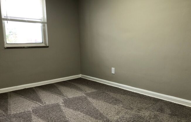 3 beds, 1 bath, 1,500 sqft, $1,300, Unit 1614-00