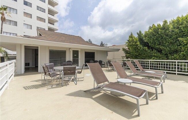 1 bed, 2 baths, 912 sqft, $3,600, Unit 1008