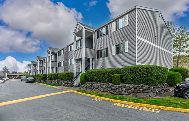 2 beds, 1 bath, 980 sqft, $1,645