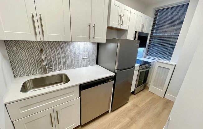 Beacon hill 1bed with laundry in unit