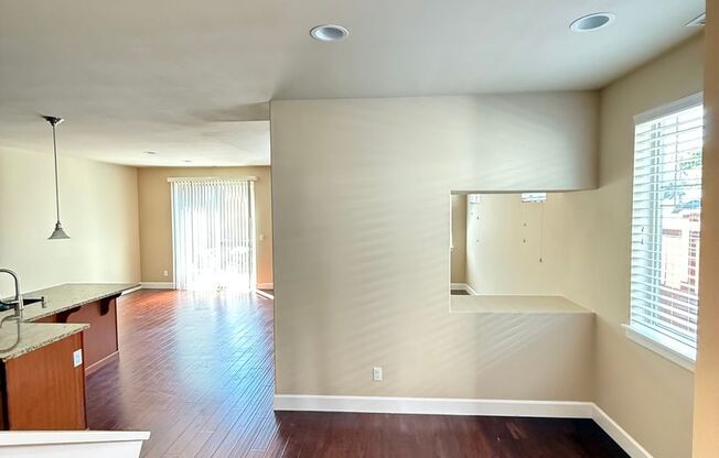 New! 3BD/2.5BTH Modern Townhouse in Greekbrooke II community for Lease!