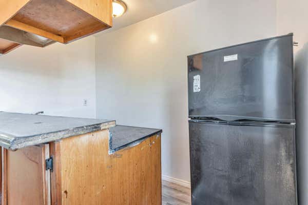 847 W 43 ST