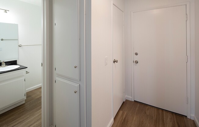 1 bed, 1 bath, 704 sqft, $2,095, Unit B-28
