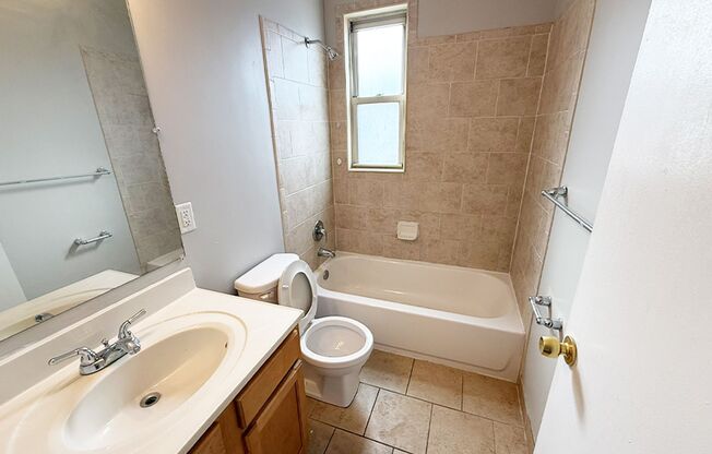 2 beds, 1 bath, 850 sqft, $1,595, Unit 420-15