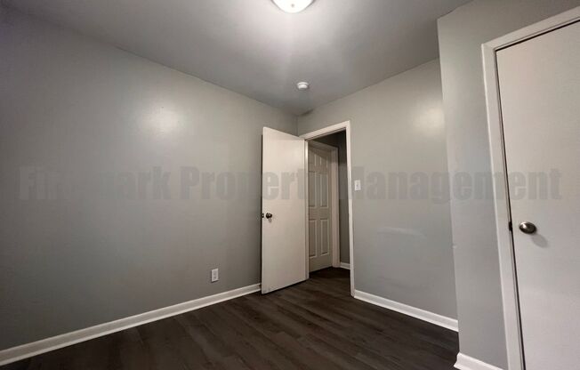 3 beds, 1.5 baths, $900, Unit 902 Preston Street - E