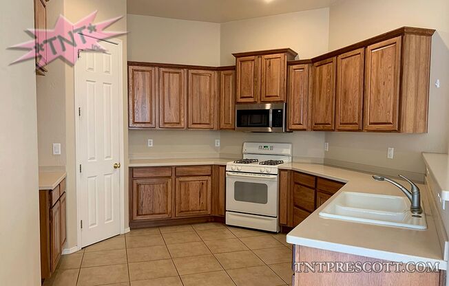 3 beds, 2 baths, $2,525