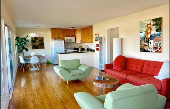 Water Views!!!! 2 Beds with amazing walk score in Sausalito with Parking