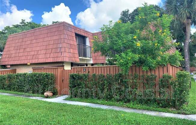 623 BUTTONWOOD LN