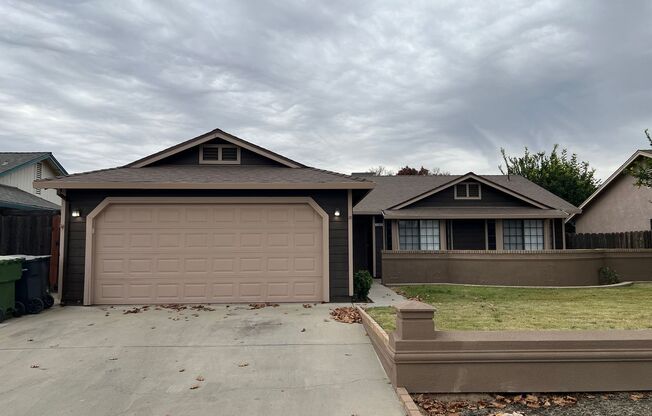 4-bedroom single story home in Turlock!