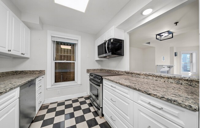 1 bed, 1.5 baths, 767 sqft, $4,000, Unit 212