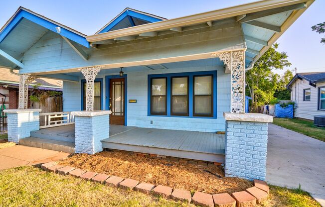 Beautiful 3 Bed 2 Path near the Plaza District: 1927 NW 14th Street