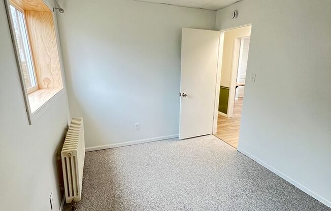 2 beds, 1 bath, $995, Unit 1124 N 21st St - 1A