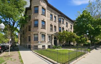 SHERIDAN SQUARE - 668-72 W. Sheridan Rd; 3915-17 N. Pine Grove Chicago, IL 60613