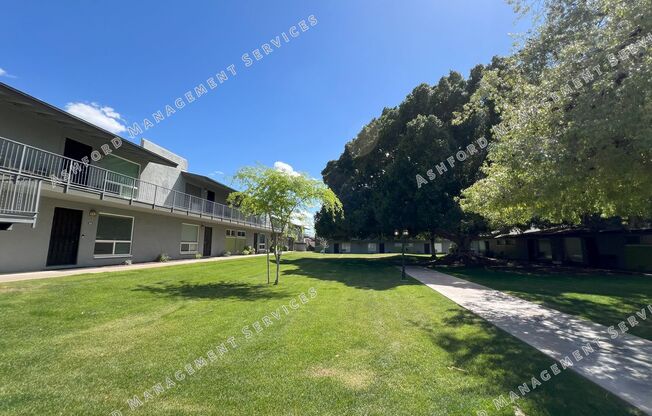 ***MOVE IN SPECIAL***UTILS INCLUDED : ONE BEDROOM UPSTAIRS CONDO