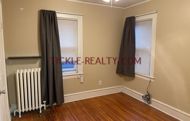 2 beds, 1 bath, $1,325, Unit Upper