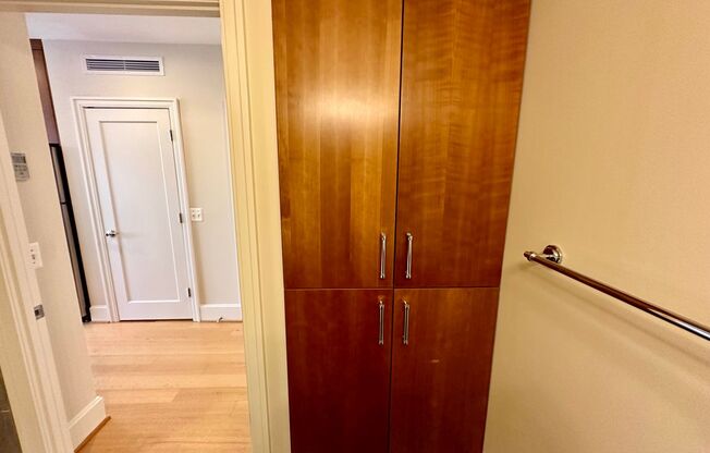 Studio, 1 bath, $2,275, Unit 324