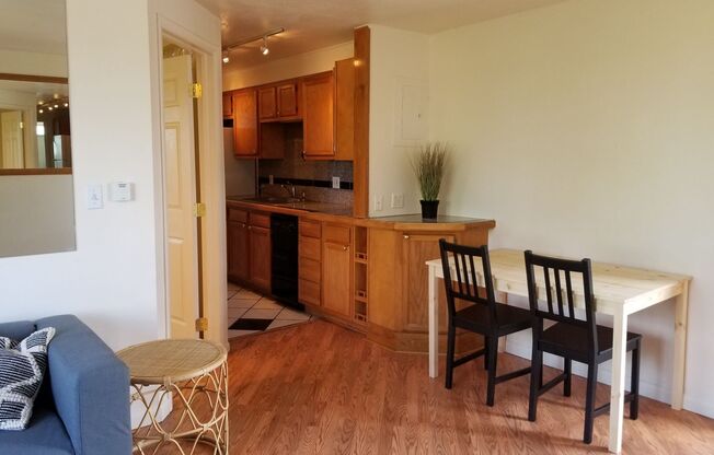 2 beds, 1 bath, $1,595, Unit 680-317