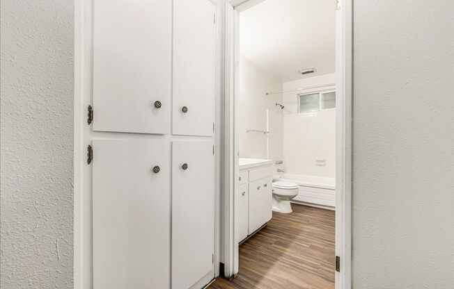 1 bed, 1 bath, 750 sqft, $1,100, Unit 2305-14